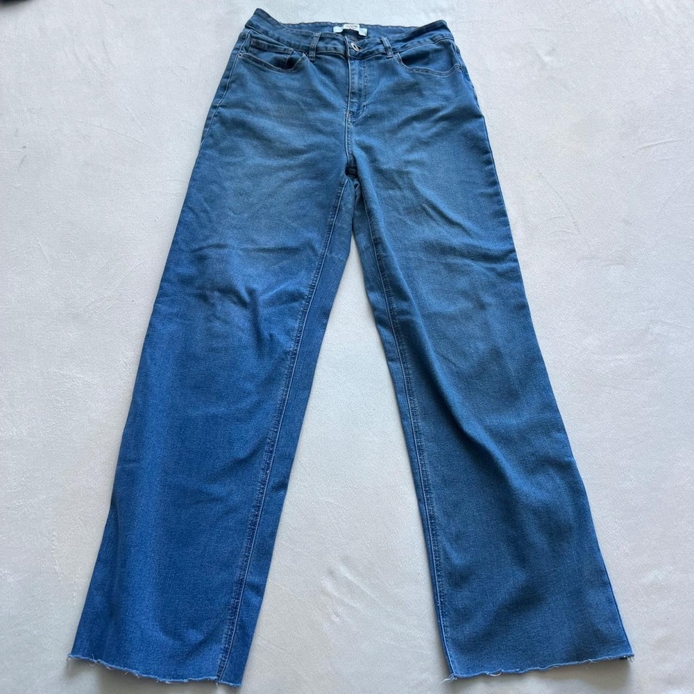 California Vintage Blue Denim Jeans with Frayed Hem Wide Leg High Waist